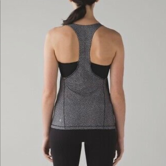 lululemon athletica Tops - Lululemon Hit It Tank Frozen Fizz White Black Size 8